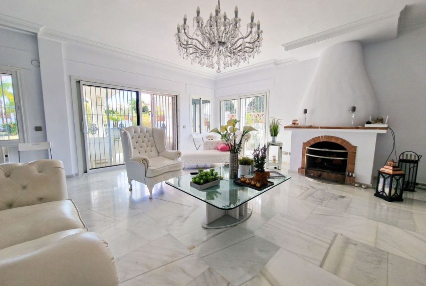 R4623697-Villa-For-Sale-El-Paraiso-Detached-6-Beds-390-Built-3