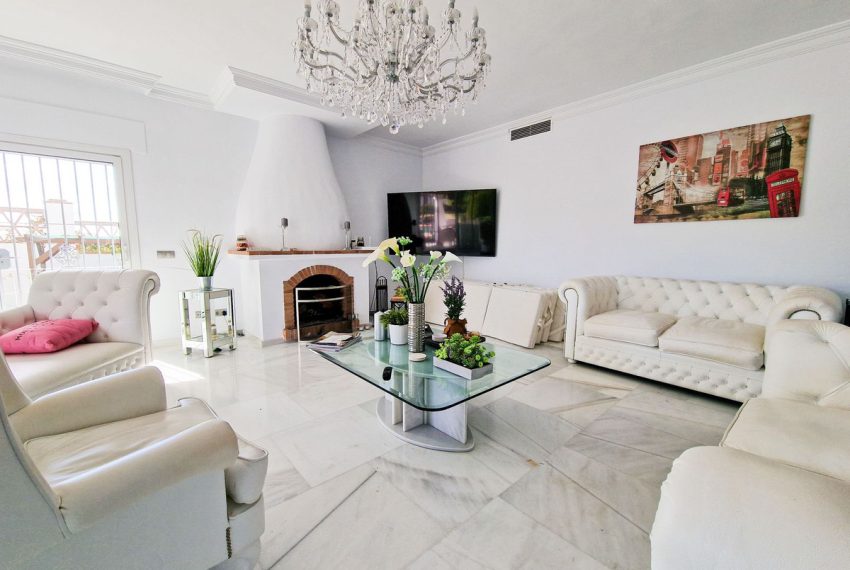 R4623697-Villa-For-Sale-El-Paraiso-Detached-6-Beds-390-Built-5
