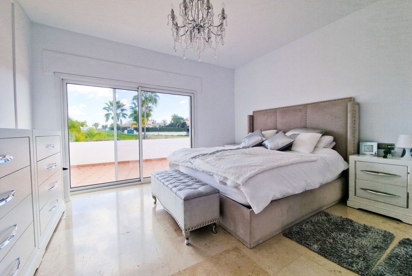 R4623697-Villa-For-Sale-El-Paraiso-Detached-6-Beds-390-Built-8