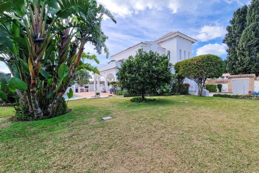 R4623697-Villa-For-Sale-El-Paraiso-Detached-6-Beds-390-Built