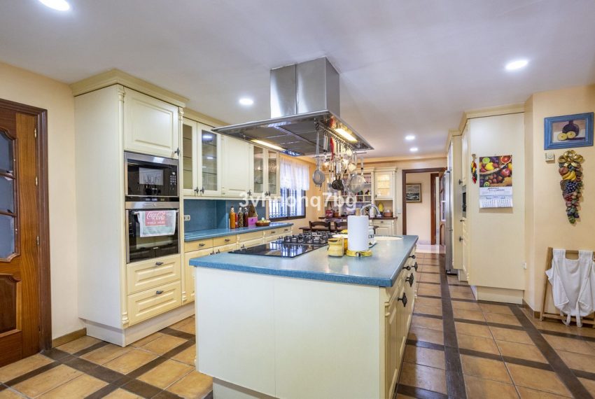 R4631692-Villa-For-Sale-Guadalmina-Baja-Detached-11-Beds-1454-Built-18