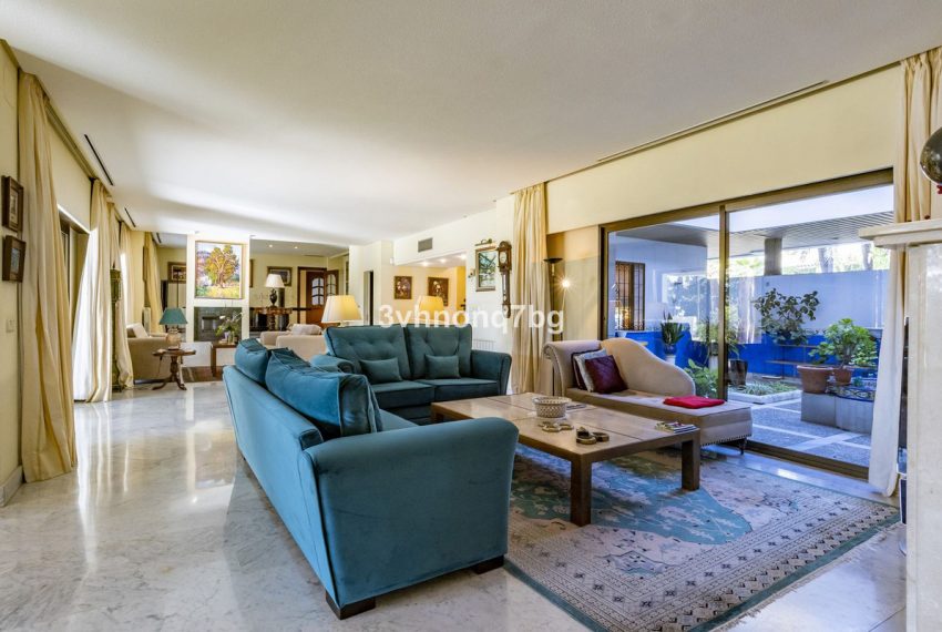 R4631692-Villa-For-Sale-Guadalmina-Baja-Detached-11-Beds-1454-Built-6