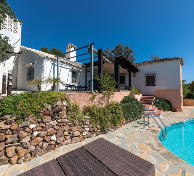 R4686016-Image 1-Finca - 5 Beds - 285 Built