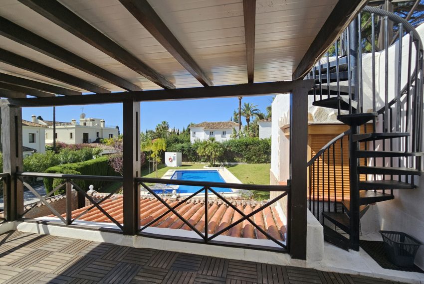 R4690084-Villa-For-Sale-Sierra-Blanca-Detached-3-Beds-166-Built-1