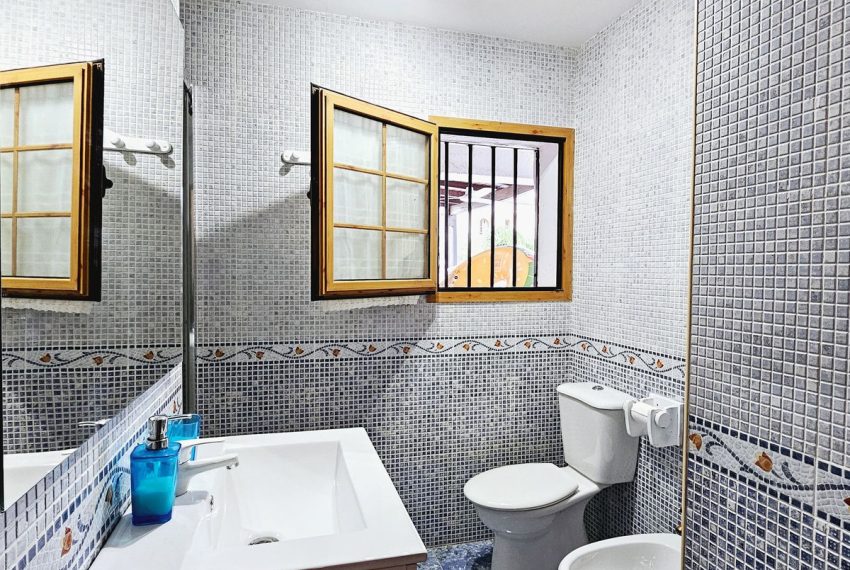 R4690084-Villa-For-Sale-Sierra-Blanca-Detached-3-Beds-166-Built-11
