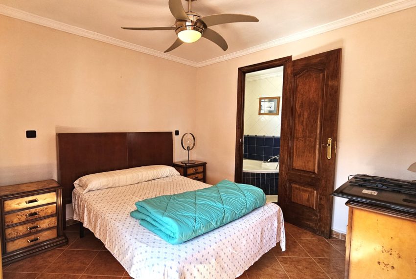 R4690084-Villa-For-Sale-Sierra-Blanca-Detached-3-Beds-166-Built-12