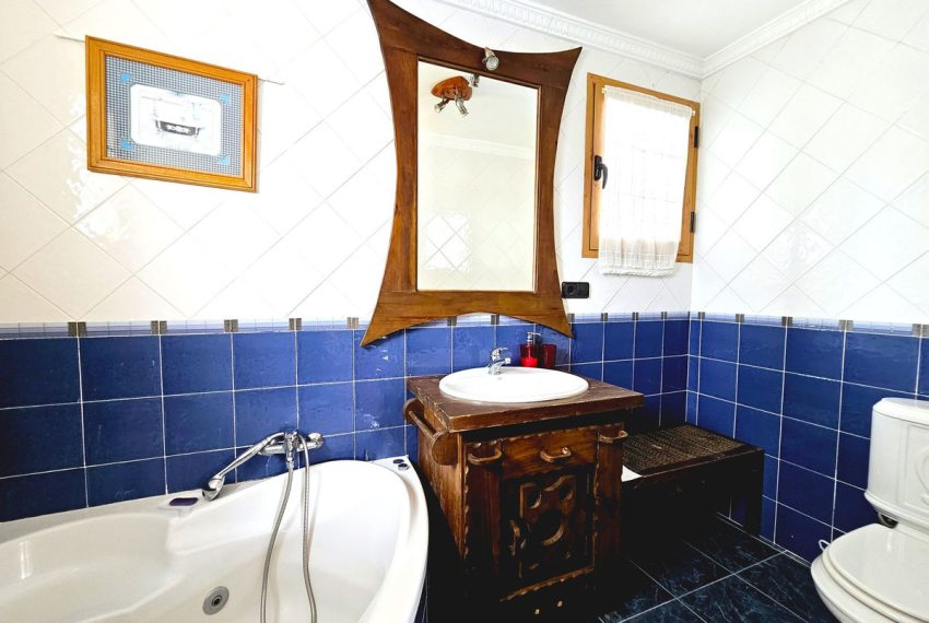 R4690084-Villa-For-Sale-Sierra-Blanca-Detached-3-Beds-166-Built-15