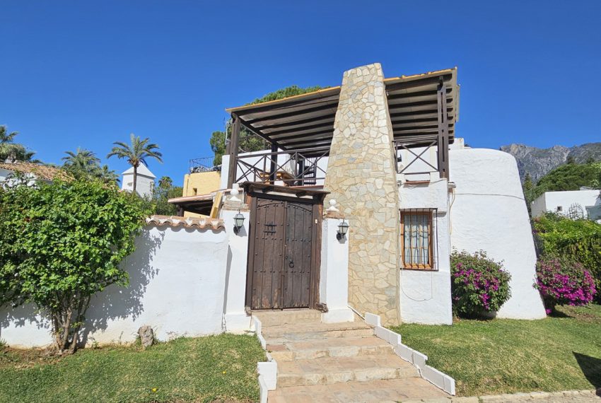 R4690084-Villa-For-Sale-Sierra-Blanca-Detached-3-Beds-166-Built-4