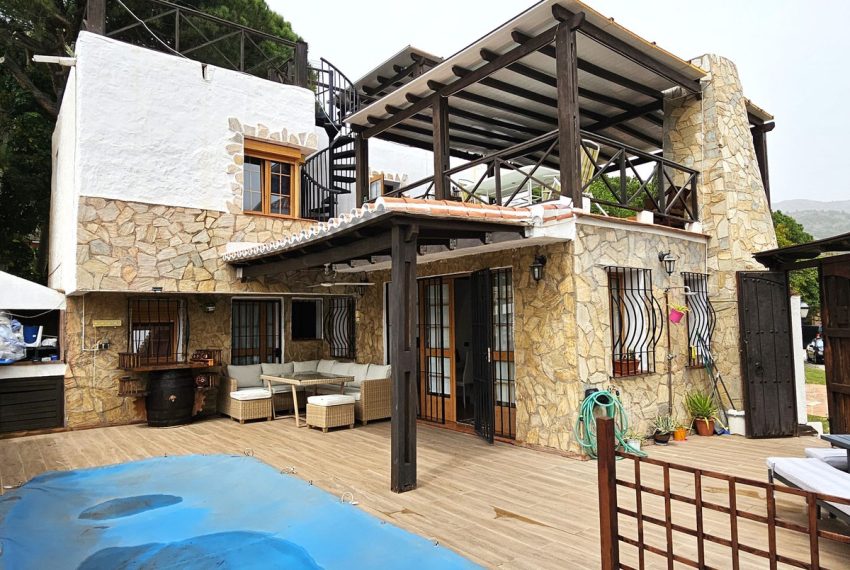 R4690084-Villa-For-Sale-Sierra-Blanca-Detached-3-Beds-166-Built-5