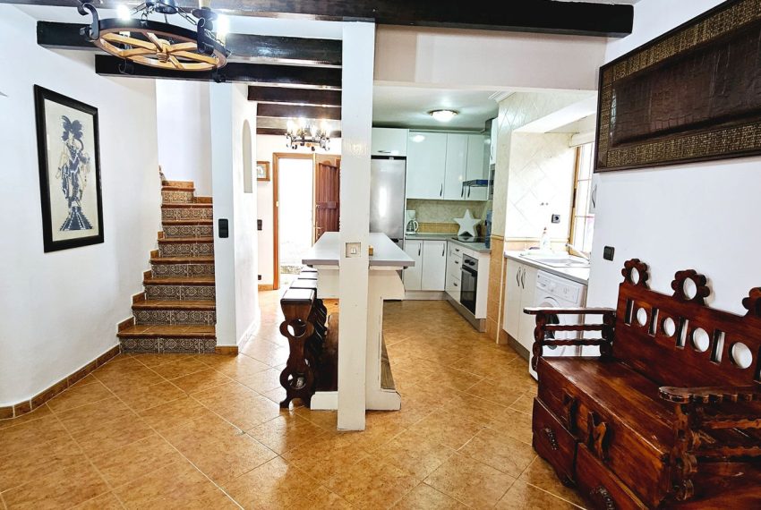 R4690084-Villa-For-Sale-Sierra-Blanca-Detached-3-Beds-166-Built-8