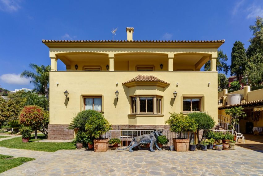 R4721041-Villa-For-Sale-Benahavis-Detached-10-Beds-1044-Built-2