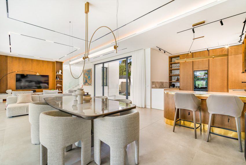 R4733845-Villa-For-Sale-The-Golden-Mile-Detached-5-Beds-813-Built-8