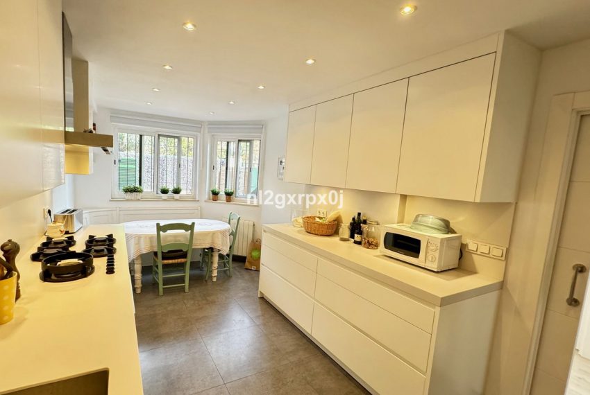 R4746682-Townhouse-For-Sale-The-Golden-Mile-Terraced-5-Beds-305-Built-7