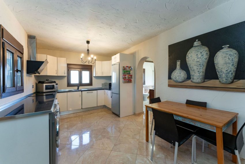 R4775524-Villa-For-Sale-Coin-Detached-3-Beds-119-Built-1