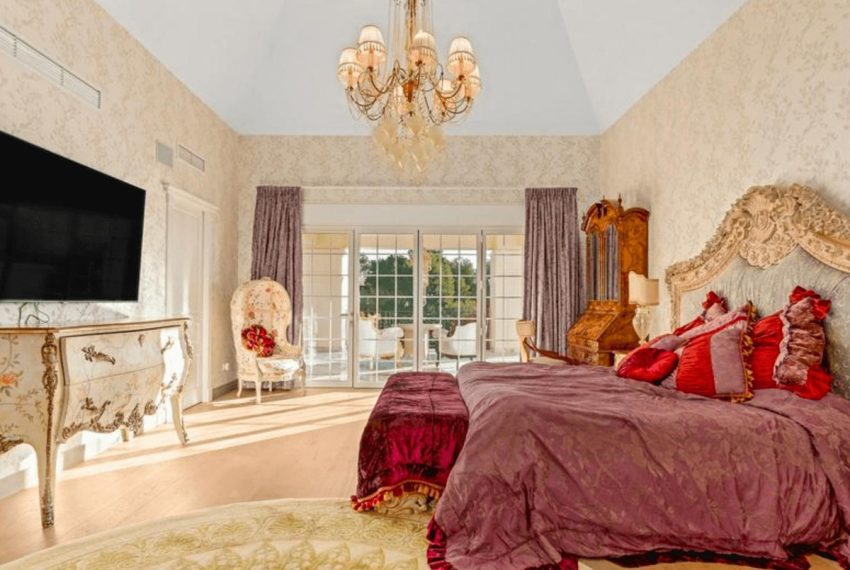 R4788610-Villa-For-Sale-The-Golden-Mile-Detached-8-Beds-1385-Built-1