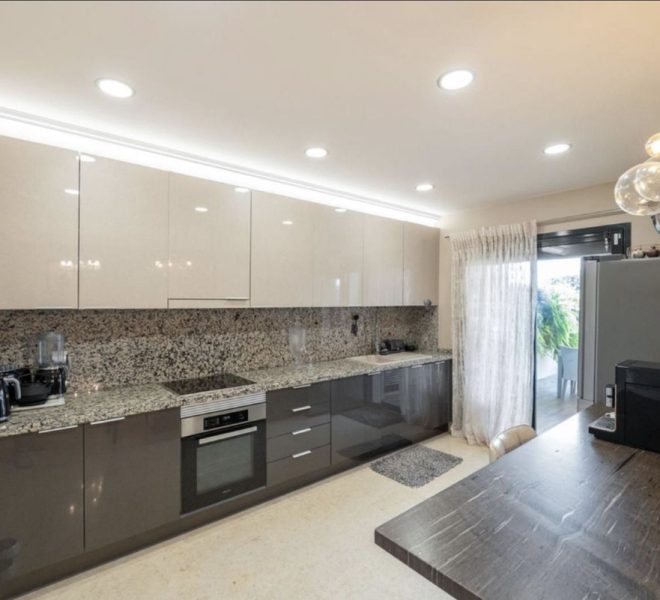 R4790878-Image 1-Ground Floor - 5 Beds - 281 Built