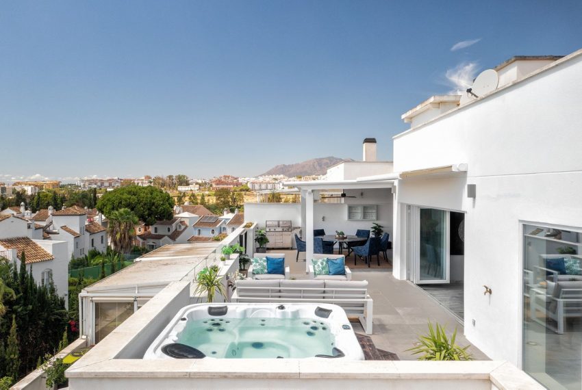 R4818865-Apartment-For-Sale-Nueva-Andalucia-Penthouse-3-Beds-173-Built