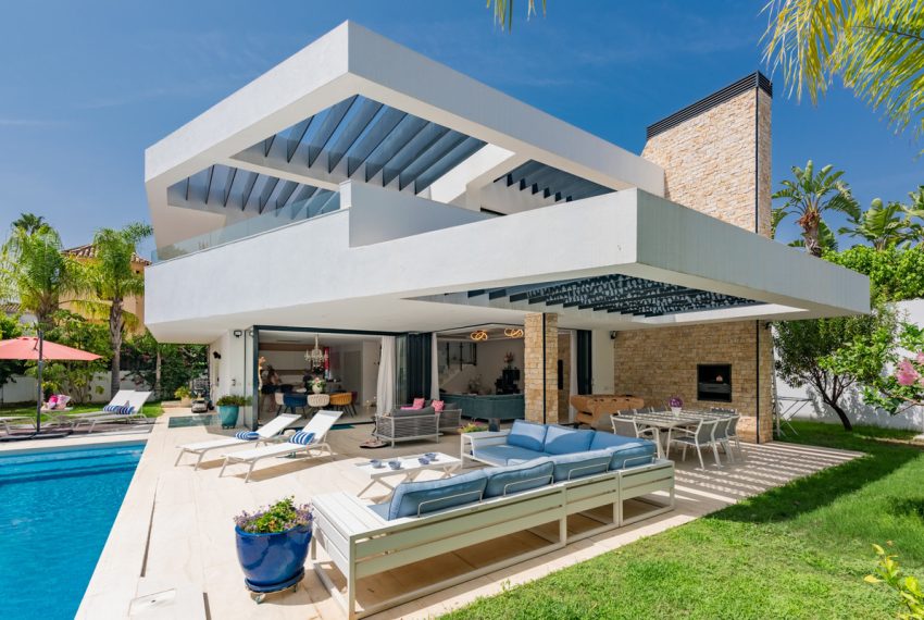 R4821247-Villa-For-Sale-Nueva-Andalucia-Detached-5-Beds-311-Built-2