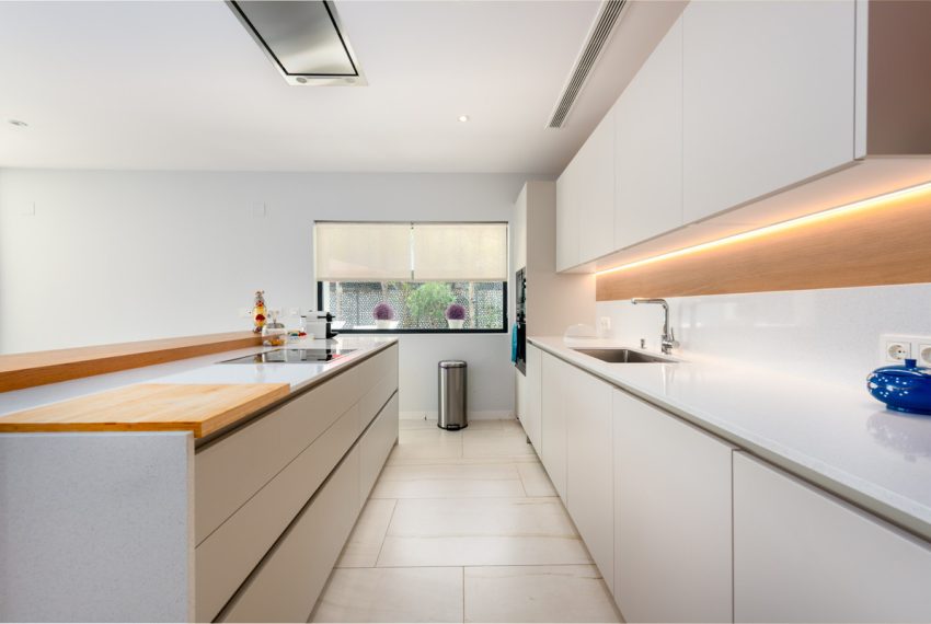 R4821247-Villa-For-Sale-Nueva-Andalucia-Detached-5-Beds-311-Built-6