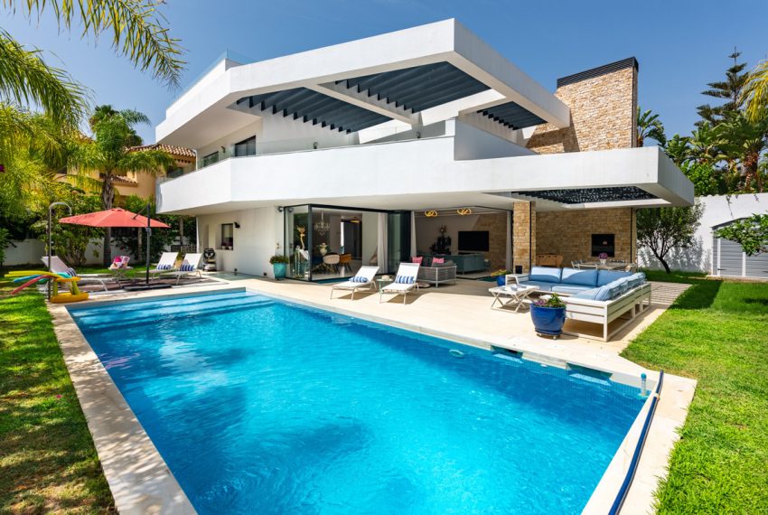 R4821247-Villa-For-Sale-Nueva-Andalucia-Detached-5-Beds-311-Built