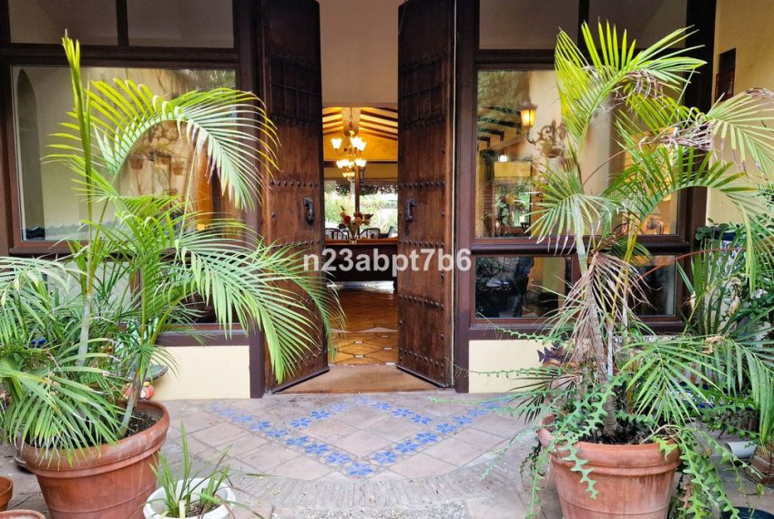 R4826956-Villa-For-Sale-Cortijo-Blanco-Detached-5-Beds-300-Built-1