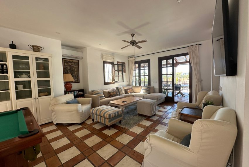 R4830925-Villa-For-Sale-San-Pedro-de-Alcantara-Detached-5-Beds-300-Built-2