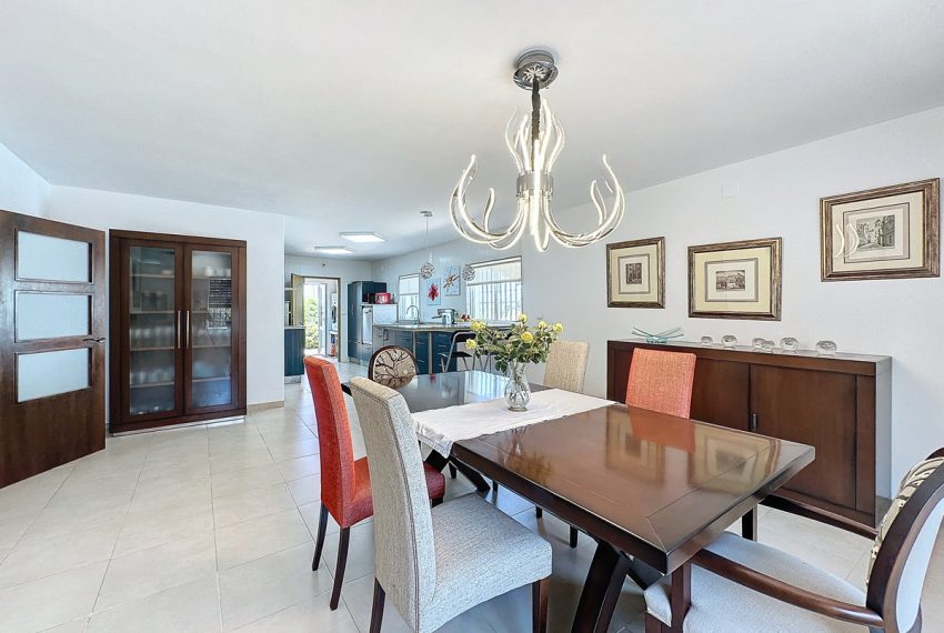 R4838959-Villa-For-Sale-Estepona-Detached-4-Beds-245-Built-10