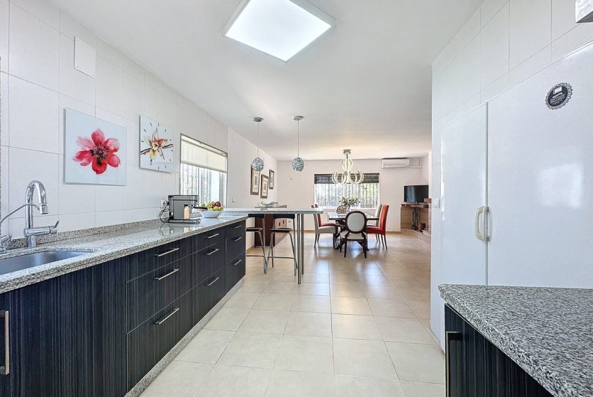 R4838959-Villa-For-Sale-Estepona-Detached-4-Beds-245-Built-15