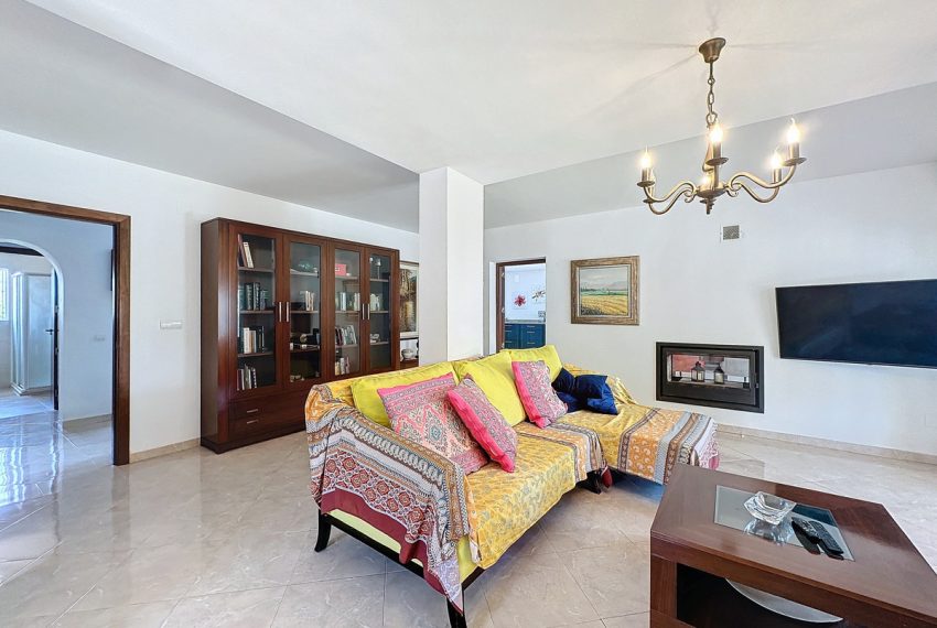 R4838959-Villa-For-Sale-Estepona-Detached-4-Beds-245-Built-9