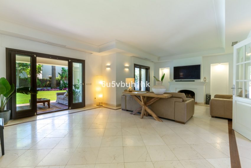 R4841407-Villa-For-Sale-Estepona-Detached-6-Beds-647-Built-7