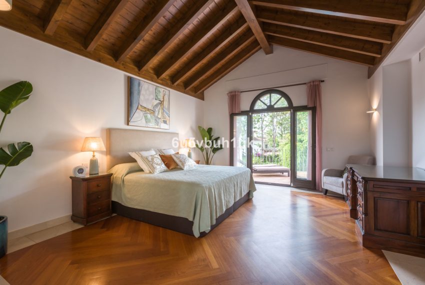 R4841407-Villa-For-Sale-Estepona-Detached-6-Beds-647-Built