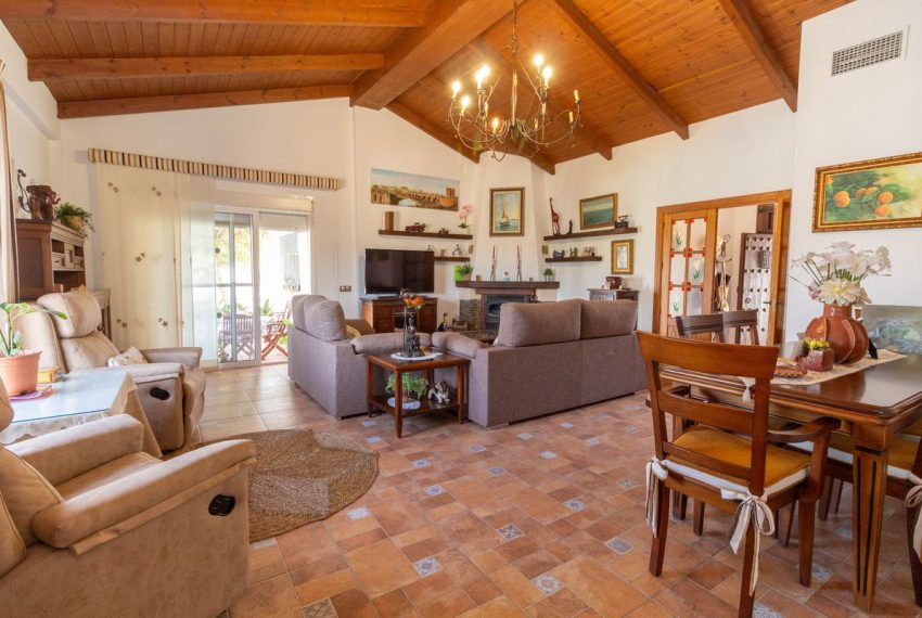 R4849909-Villa-For-Sale-Mijas-Costa-Finca-4-Beds-200-Built-1