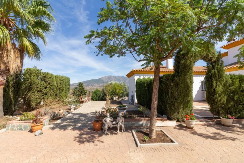 R4849909-Villa-For-Sale-Mijas-Costa-Finca-4-Beds-200-Built-2