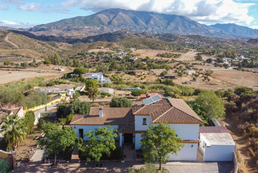 R4849909-Villa-For-Sale-Mijas-Costa-Finca-4-Beds-200-Built-4