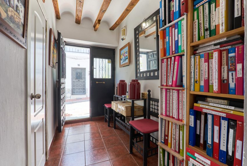 R4851118-Villa-For-Sale-Marbella-Detached-7-Beds-240-Built-11
