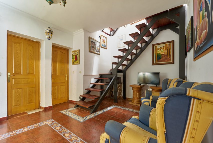 R4851118-Villa-For-Sale-Marbella-Detached-7-Beds-240-Built-3