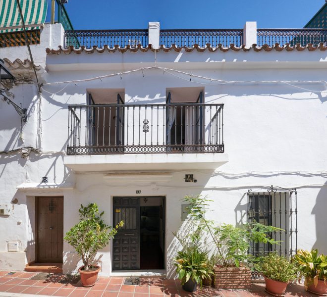 R4851118-Image 1-Detached - 7 Beds - 240 Built