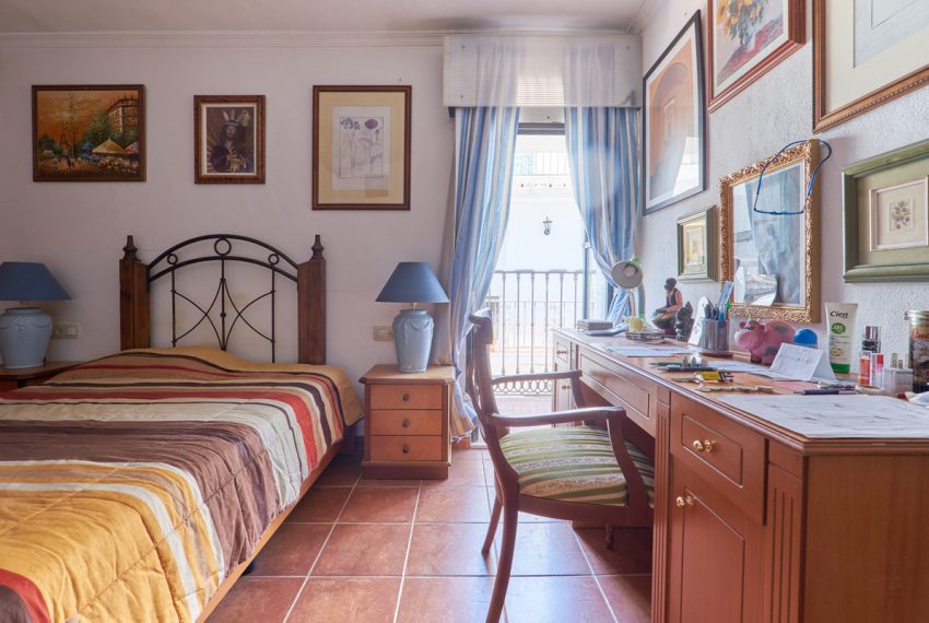 R4851118-Villa-For-Sale-Marbella-Detached-7-Beds-240-Built-8