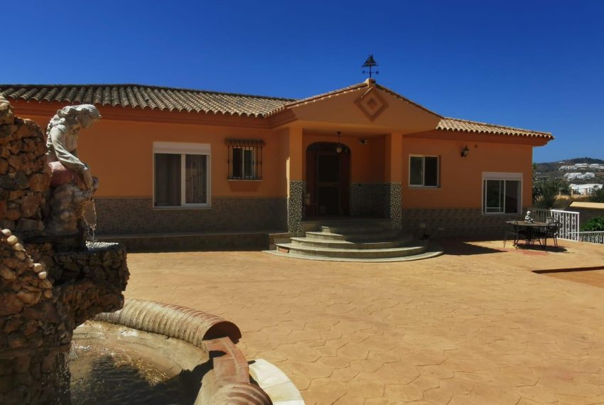 R4860961-Villa-For-Sale-Mijas-Costa-Detached-6-Beds-580-Built-2