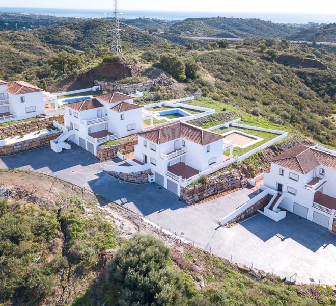 R4864381-Image 1-Detached - 4 Beds - 350 Built