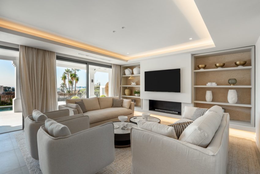 R4875598-Villa-For-Sale-Nueva-Andalucia-Detached-5-Beds-508-Built-1