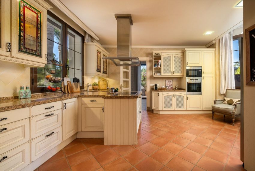 R4879378-Villa-For-Sale-Guadalmina-Baja-Detached-8-Beds-907-Built-12