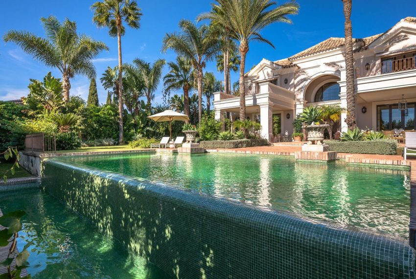 R4879378-Villa-For-Sale-Guadalmina-Baja-Detached-8-Beds-907-Built-2