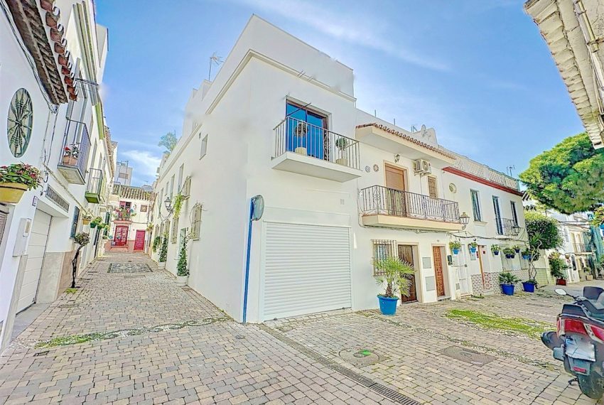 R4887925-Villa-For-Sale-Estepona-Detached-3-Beds-144-Built-1