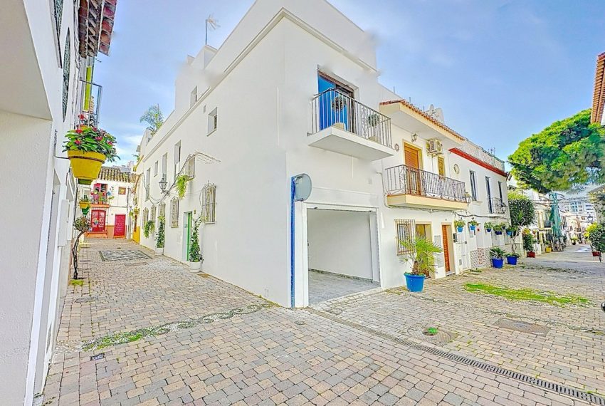 R4887925-Villa-For-Sale-Estepona-Detached-3-Beds-144-Built