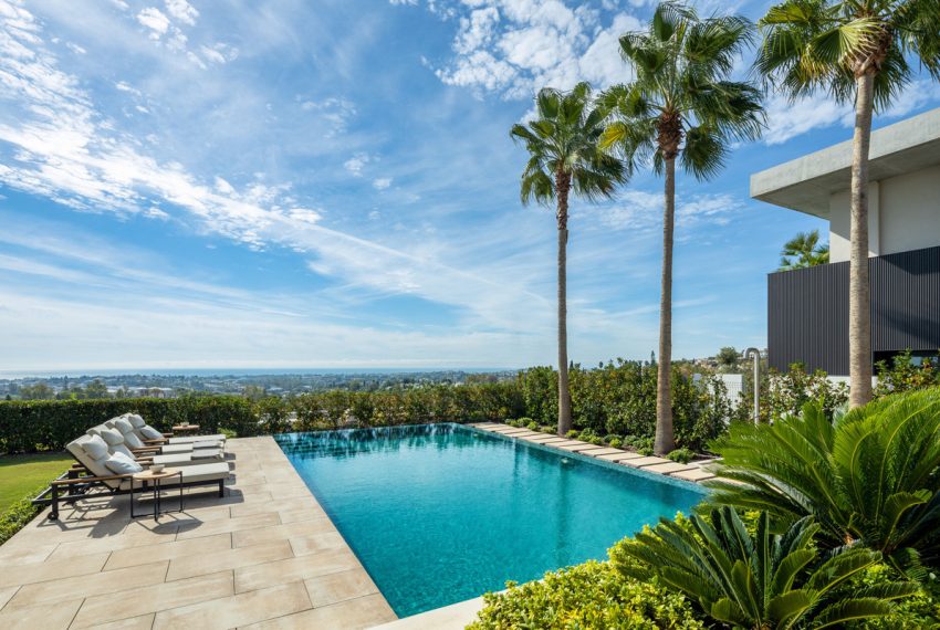 R4888126-Villa-For-Sale-La-Quinta-Detached-6-Beds-630-Built-1