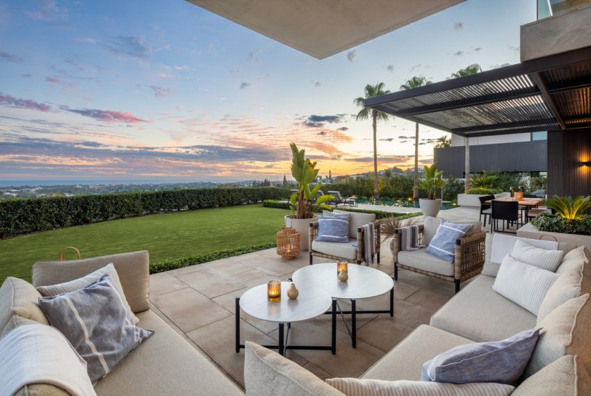 R4888126-Villa-For-Sale-La-Quinta-Detached-6-Beds-630-Built-2