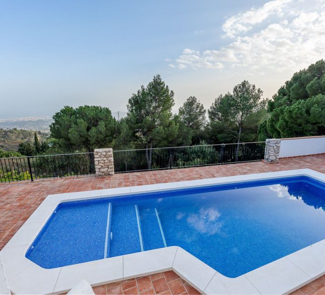 R4892887-Image 1-Detached - 4 Beds - 212 Built