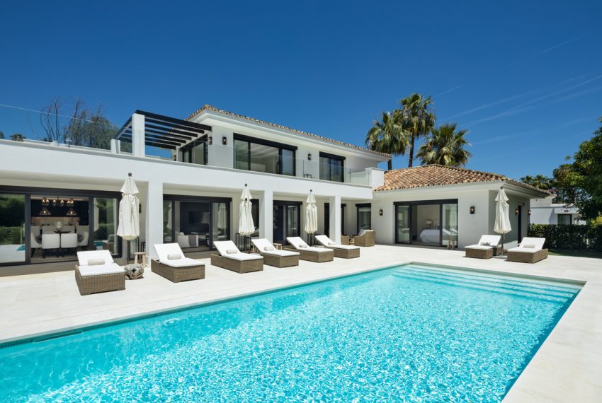 R4896784-Villa-For-Sale-Nueva-Andalucia-Detached-5-Beds-490-Built-2