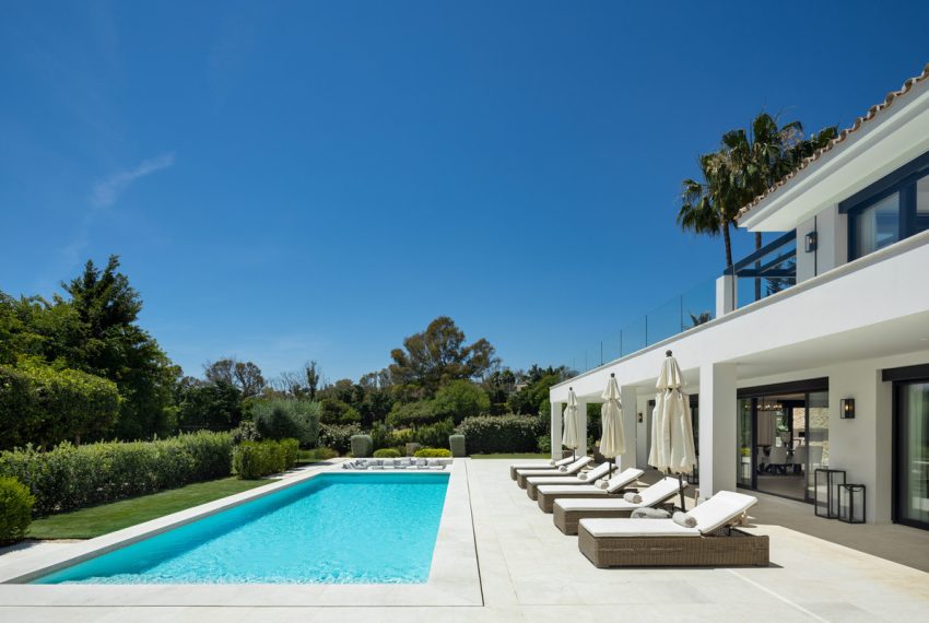 R4896784-Villa-For-Sale-Nueva-Andalucia-Detached-5-Beds-490-Built-3